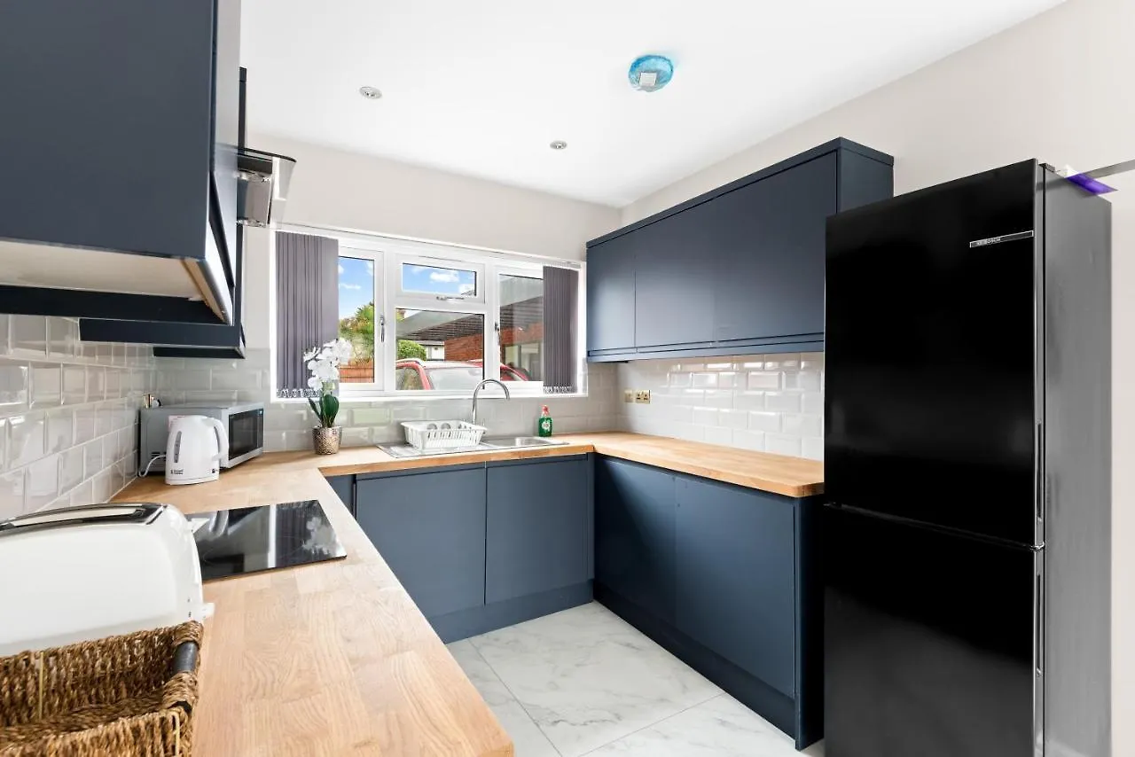 Stylish Sparkling Brand New 3 Bed House Hounslow