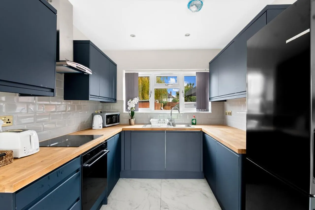 Stylish Sparkling Brand New 3 Bed House Hounslow 0*,