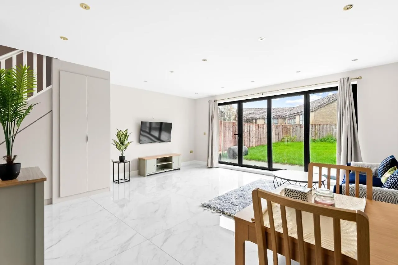 Semesterbostad Stylish Sparkling Brand New 3 Bed House Hounslow Storbritannien