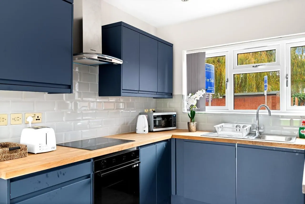 Semesterbostad Stylish Sparkling Brand New 3 Bed House Hounslow