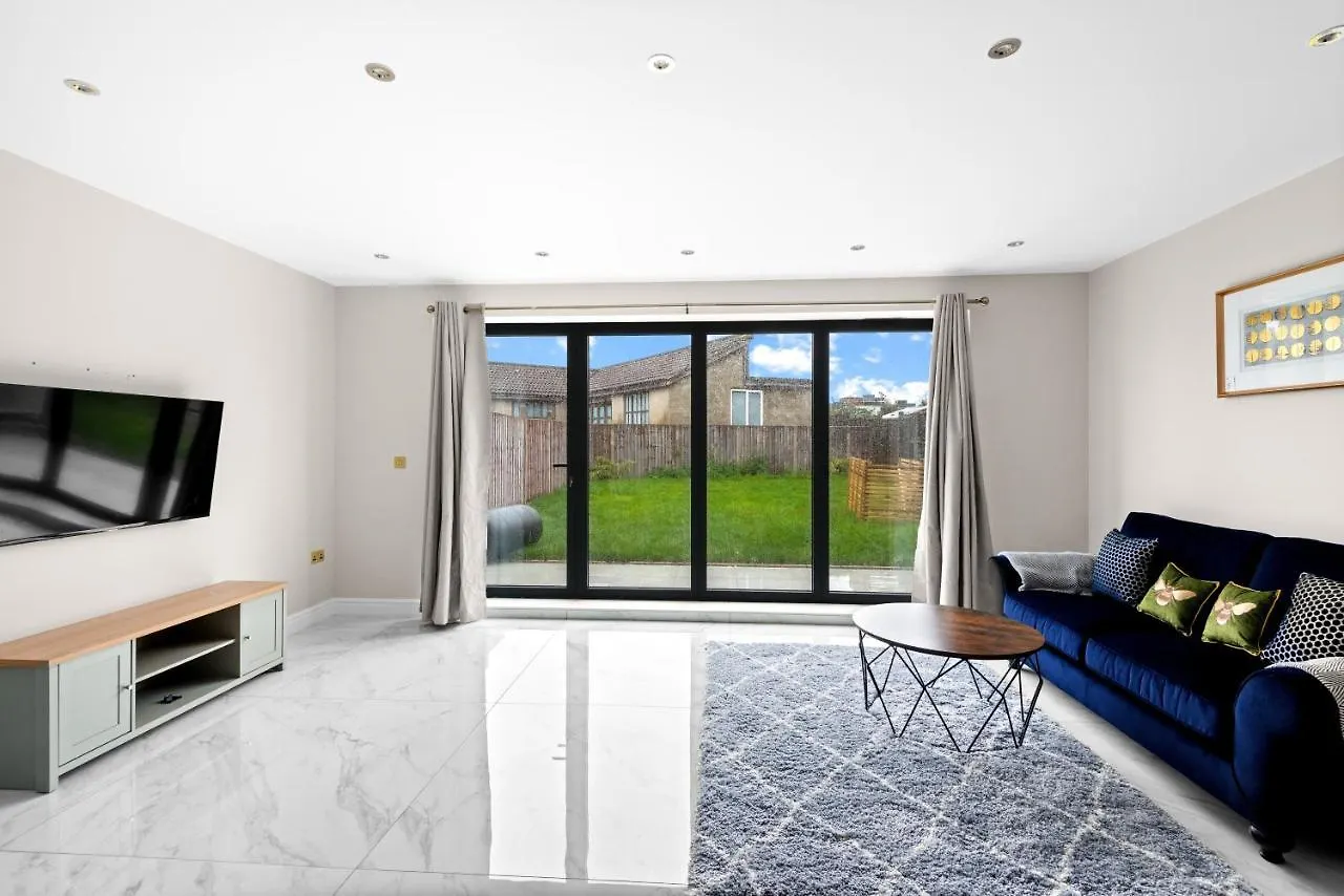 Semesterbostad Stylish Sparkling Brand New 3 Bed House Hounslow