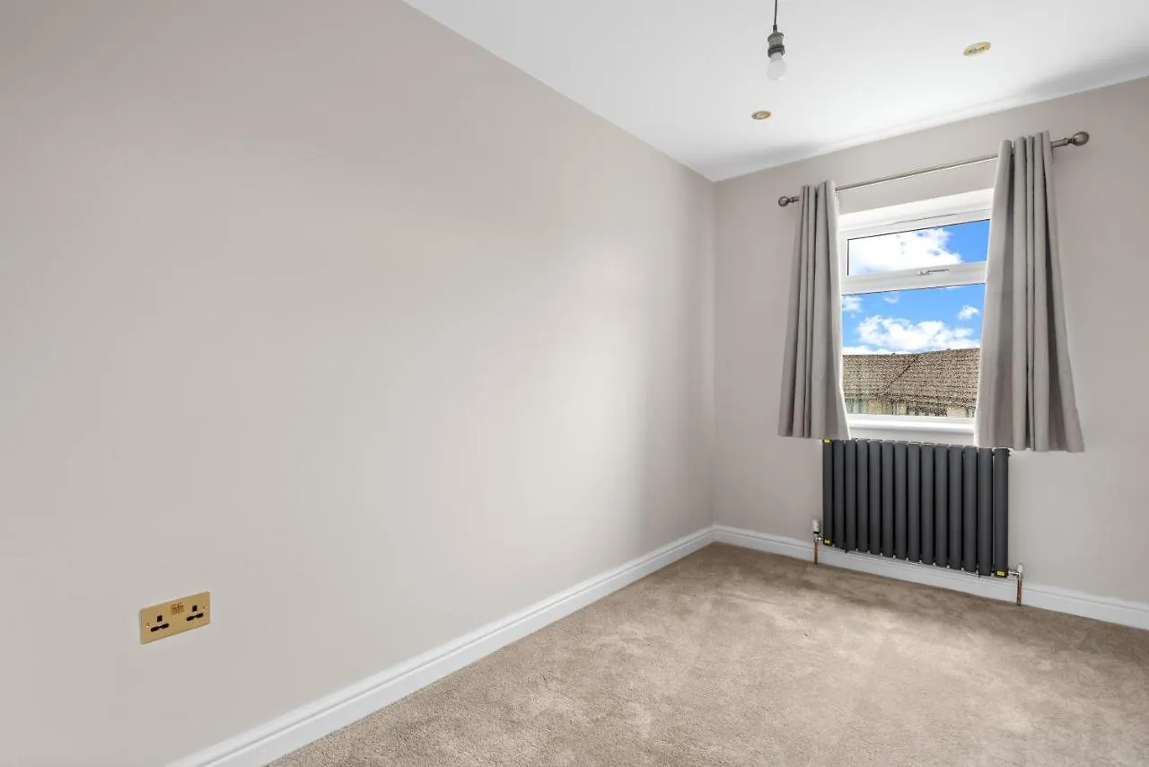 Semesterbostad Stylish Sparkling Brand New 3 Bed House Hounslow