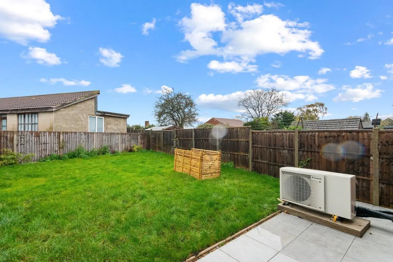 Stylish Sparkling Brand New 3 Bed House Hounslow 0*,